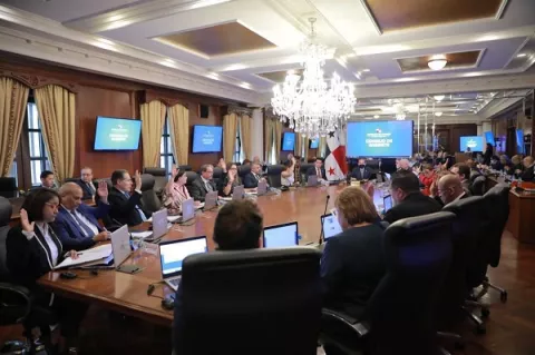 Gobierno reduce presupuesto para 2024 en $2 mil millones