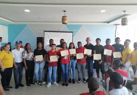 Capacitan a jóvenes colonenses en la prevención del VIH