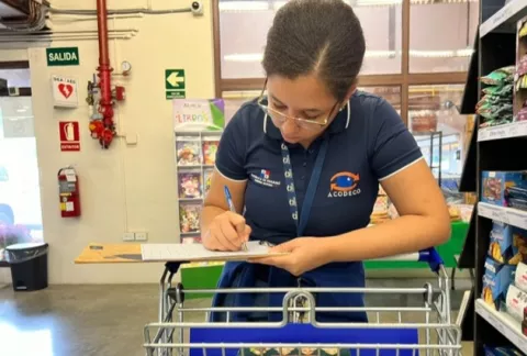Ojo con los productos vencidos; decomisan más de 3,000