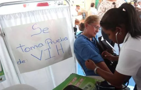 Menos del 25 % de jóvenes tiene acceso a pruebas de VIH