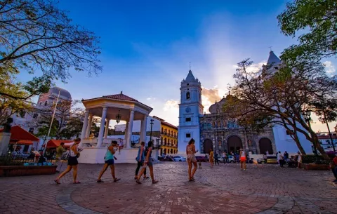 ¿Cómo puede el turismo reemplazar  la minería?