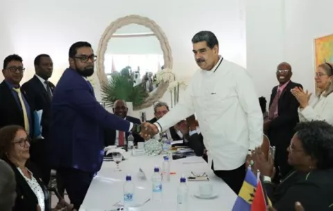  Venezuela y Guyana acuerdan no amenazarse ni usar la fuerza