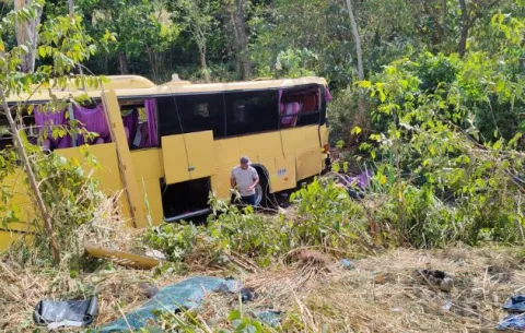  Accidente en Loma Campana deja 2 muertos y 30 heridos 