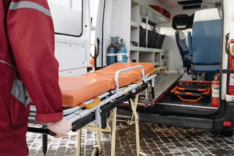 Minsa sigue adelante con alquiler de ambulancias