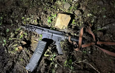 Detienen a tres por posesión ilícita de arma de fuego