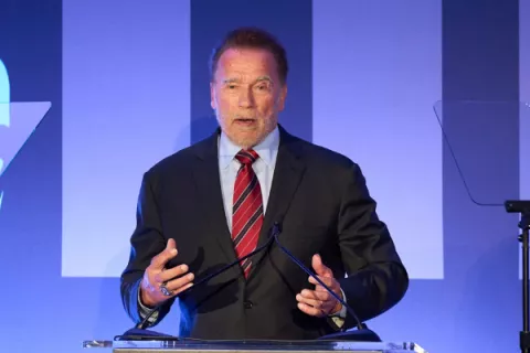 Schwarzenegger fue retenido por no declarar un reloj
