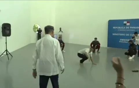 Baile de fotógrafa presidencial, entre aplausos y críticas 