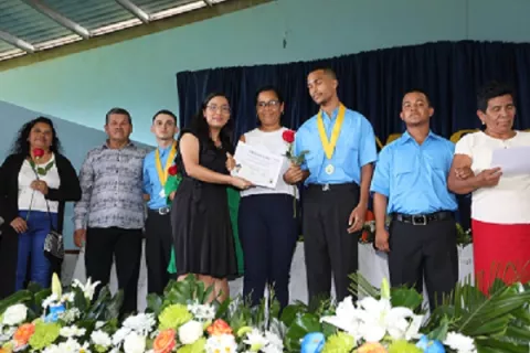 En Centro Vocacional de Chapala se gradúan 81 estudiantes 