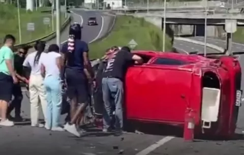 Vuelco deja tres heridos en autopista Panamá-Colón