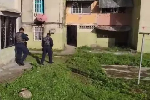 De varias puñaladas acaban con la vida de un joven en Colón