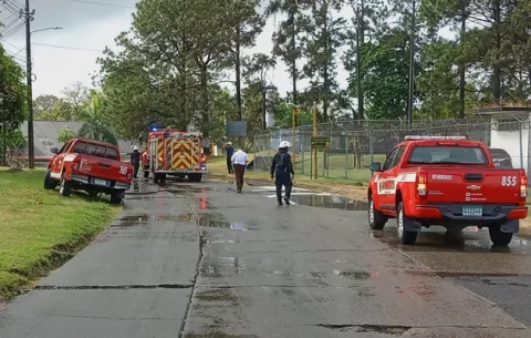 Cierran vía por derrame de combustible en Colón