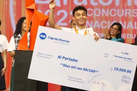 Daniel Domínguez, ganador del Concurso Nacional de Oratoria