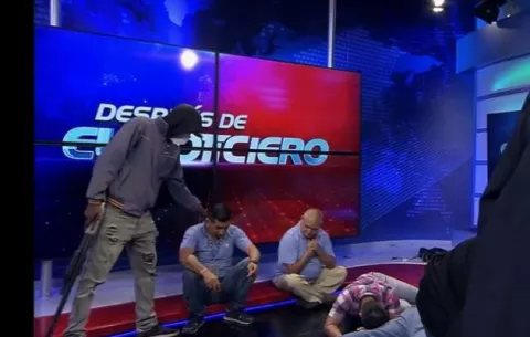 Estalla violencia en Ecuador: 'Terrorista' siembran el caos