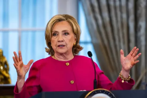 Hilary Clinton apoya a directora y protagonista de 'Barbie'