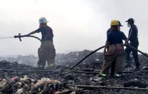 Humo de Cerro Patacón se expande hasta Arraiján