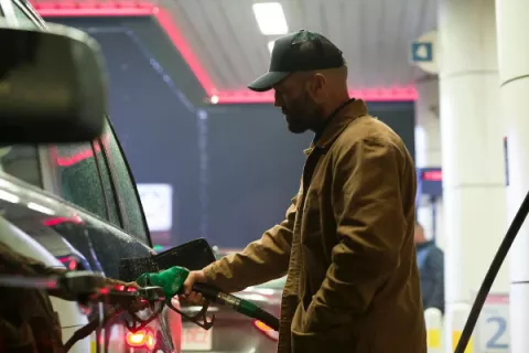 Jason Statham suma un nuevo título de acción con 'Beekeeper'