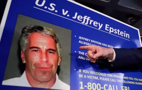 ¿Quiénes están en los expedientes de Jeffrey Epstein?