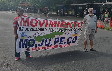 Jubilados y pensionados incomunican la entrada a Colón