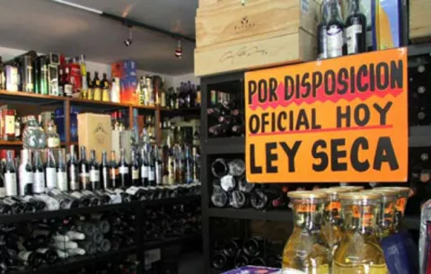 Multas de 100 a  1000 dólares por violar ley seca
