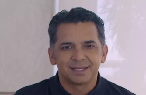 Lombana tiene cáncer de próstata; continuará con su campaña