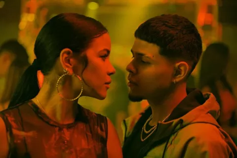 MariGaby y 'El Tachi' encendieron el estreno de 'Tumbadores'