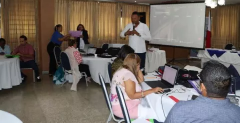Presentan adecuación de los módulos para jóvenes y adultos
