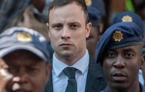 Famoso atleta Oscar Pistorius sale de prisión 