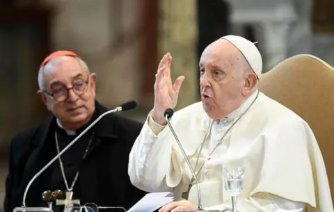  Papa: bendecir a parejas gays va dirigido 'a las personas'