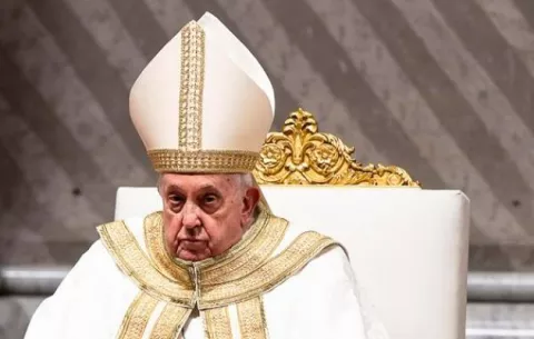  El papa: 'Quien lastima a una mujer, profana a Dios'