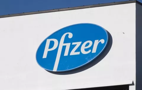 Beneficios de Pfizer caen 93% tras bajas ventas de vacuna