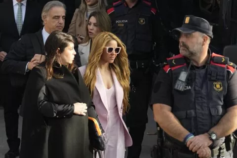 Arrestan a un hombre acusado de acosar a Shakira