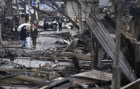 Elevan a 73 los muertos tras terremoto en Japón