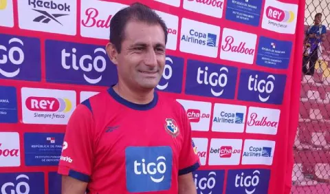 Víctor Suárez pide 'orden táctico' a chicas Sub-17 