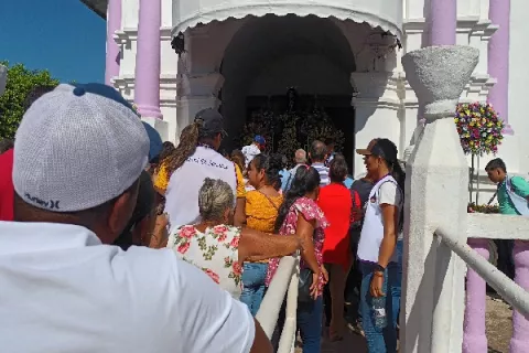 Miles de personas acuden a Atalaya para venerar a Jesús Nazareno