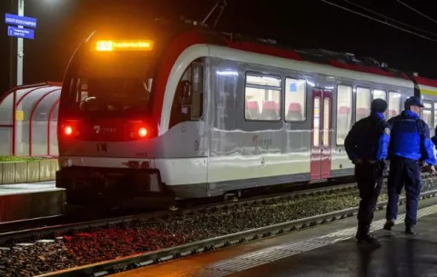 Toma de rehenes en un tren suizo termina con el autor muerto