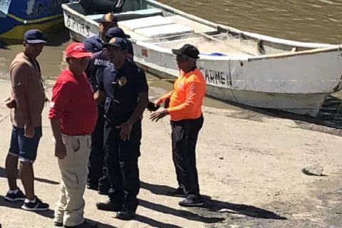Pescador cae al agua y muere; horas después recuperan su cuerpo