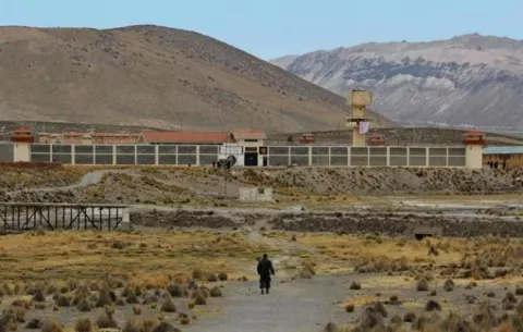 Perú aspira a replicar el modelo carcelario de El Salvador