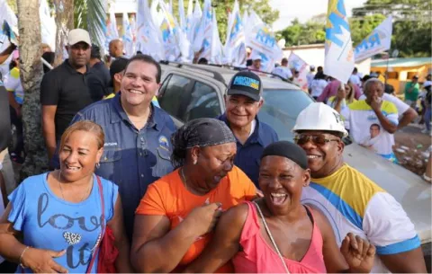 Mercados municipales y farmacias son prioridad para Sergio Gálvez 