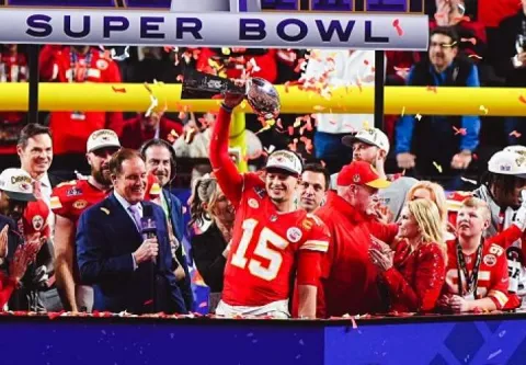 Chiefs gana el Super Bowl y su primer 'doblete' 