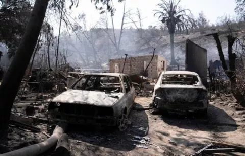  Suben a 122 los fallecidos en incendios de Valparaíso en Chile