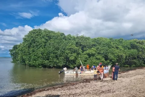 Le sacan provecho a los sitios turísticos de playa El Salado en Coclé