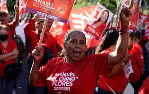  Opositores denuncian 'anomalías' en elecciones de El Salvador