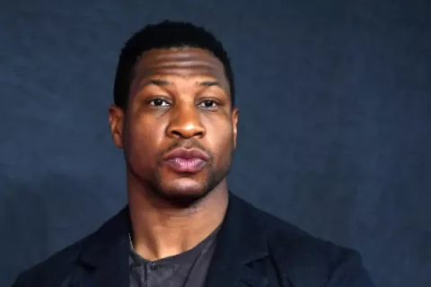 Aplazan la sentencia contra el actor Jonathan Majors