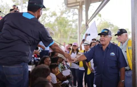 José Raúl Mulino reitera compromiso con tren a David-Panamá