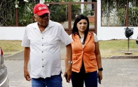  Hostigamiento contra Martinelli es porque va arriba en las encuestas