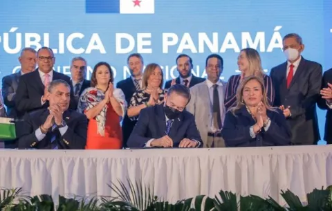 Laurentino Cortizo sanciona nueva Ley de Medicamentos 