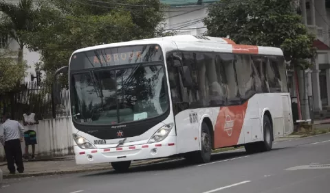  Actos vandálicos contra metrobuses complica operación 