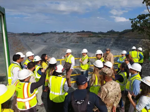 Transparencia, clave en cese de operaciones de la mina de cobre