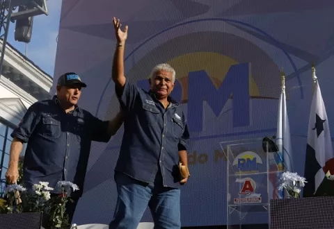 Ricardo Martinelli se mantiene como favorito
