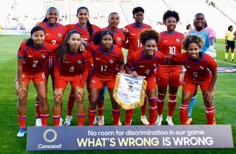 Colombia golea a Panamá y lidera el Grupo B